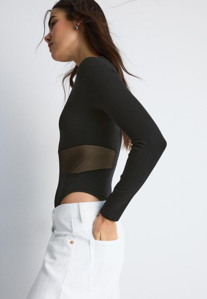 Asymetrické body s průsvitnými detaily