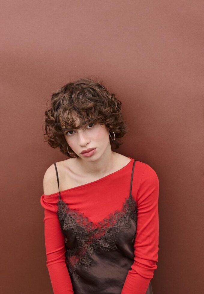 Asymetrické krajkové tílko Top