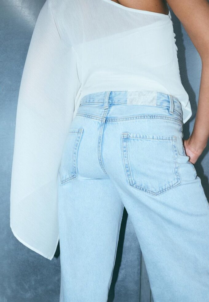 Asymetrický plášť