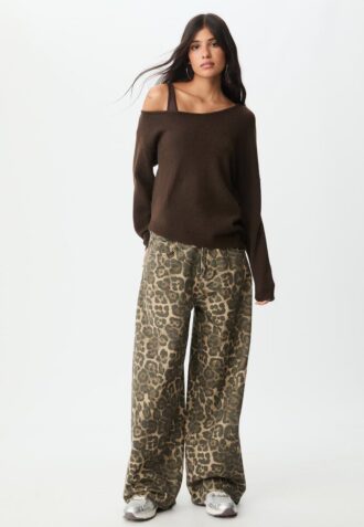 Asymetrický pletený svetr