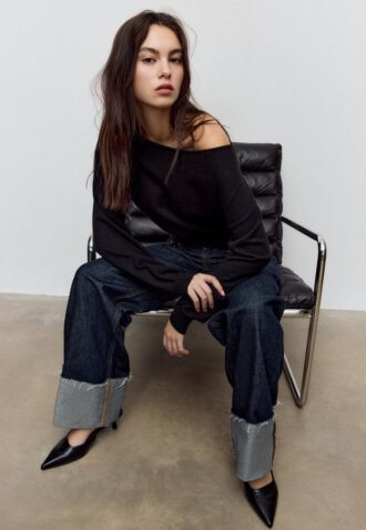 Asymetrický pletený svetr