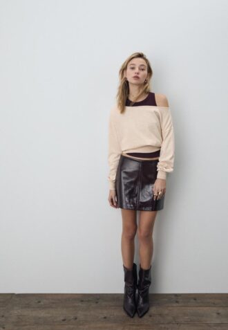 Asymetrický pletený svetr