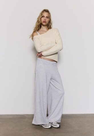 Asymetrický pletený svetr