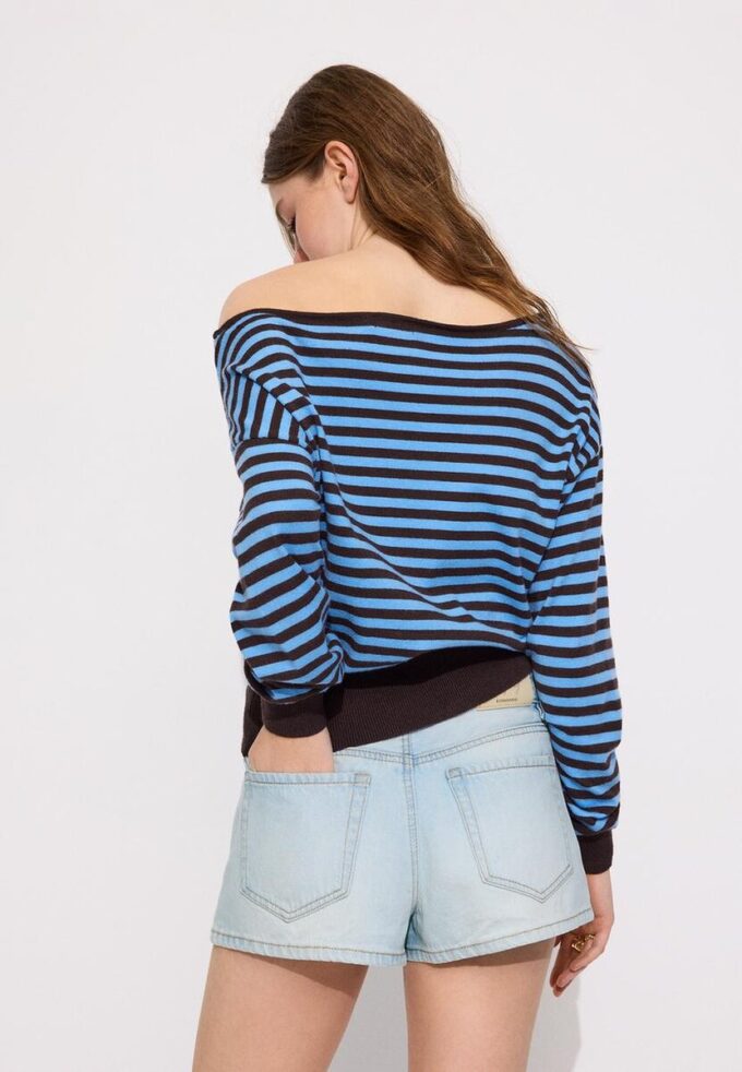 Asymetrický pletený svetr