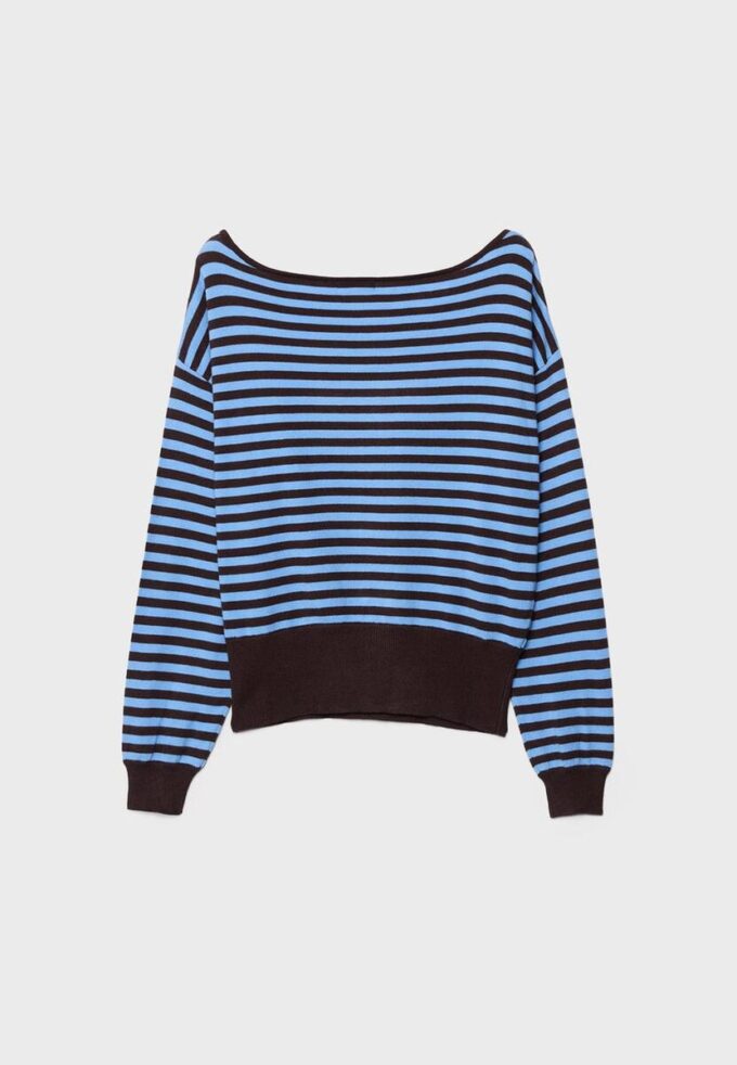 Asymetrický pletený svetr