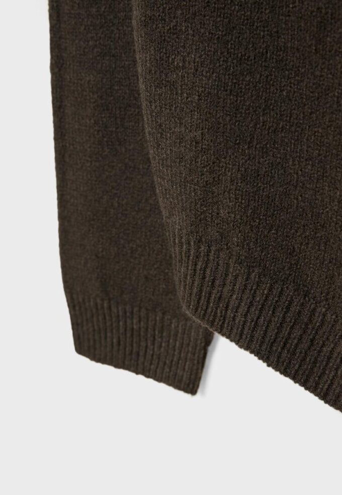 Asymetrický pletený svetr Asymetrický pletený svetr