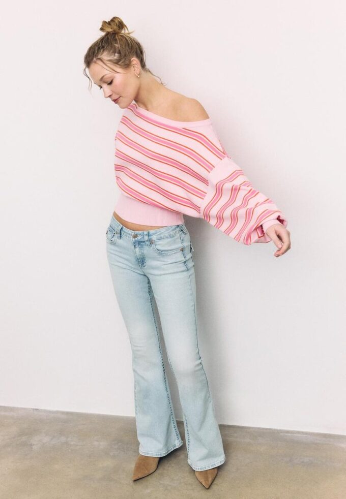 Asymetrický pletený svetr s žebrovaným lemem Asymetrický pletený svetr s žebrovaným lemem