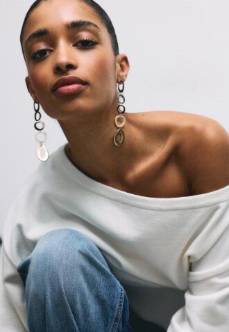 Asymetrický pletený svetr s žebrovaným lemem