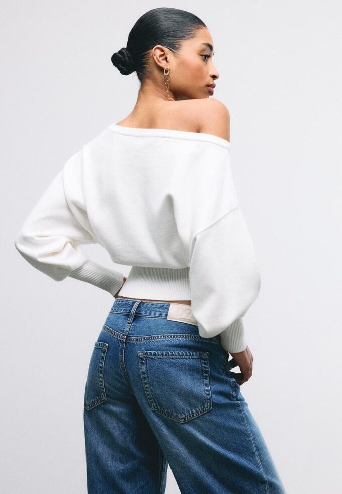 Asymetrický pletený svetr s žebrovaným lemem Asymetrický pletený svetr s žebrovaným lemem