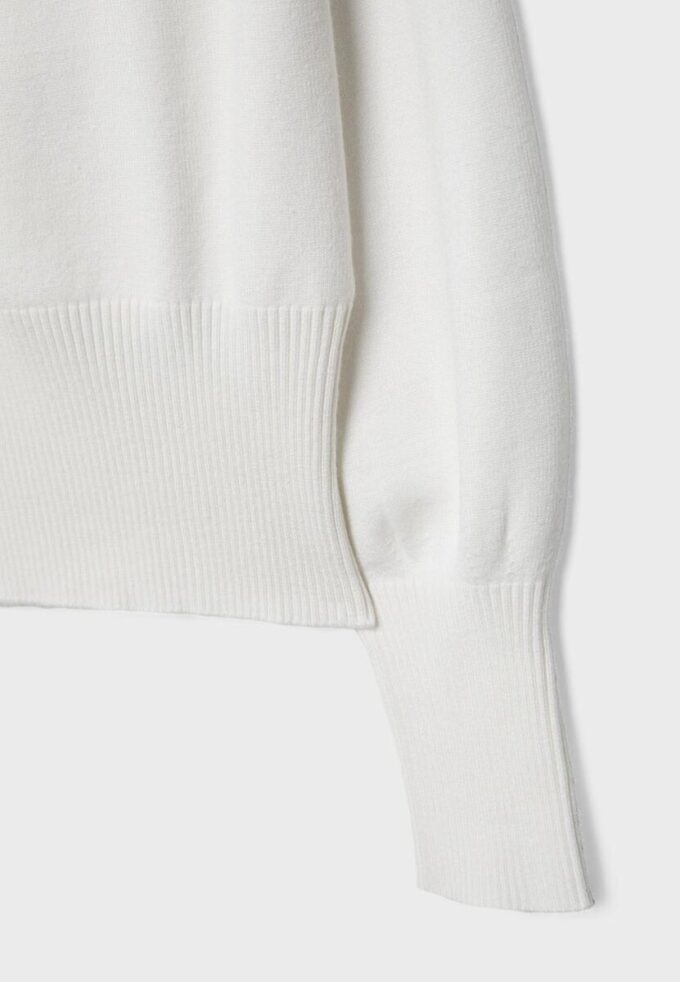 Asymetrický pletený svetr s žebrovaným lemem Asymetrický pletený svetr s žebrovaným lemem