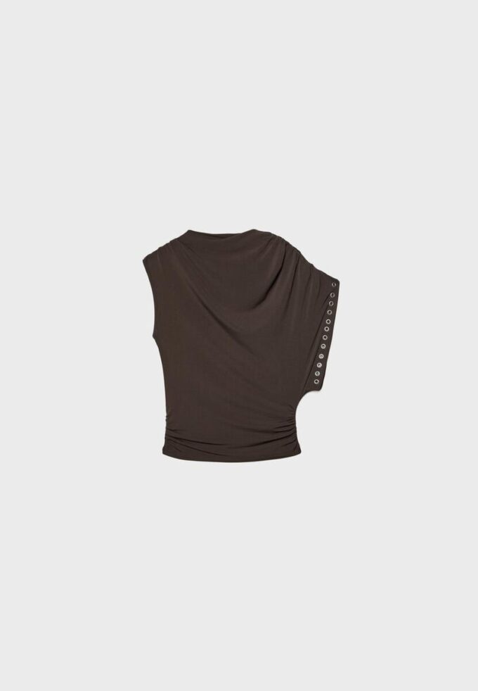 Asymetrický top bez rukávů s cvočky