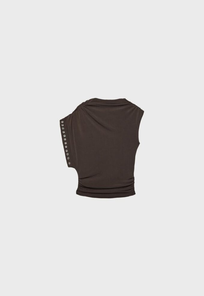 Asymetrický top bez rukávů s cvočky