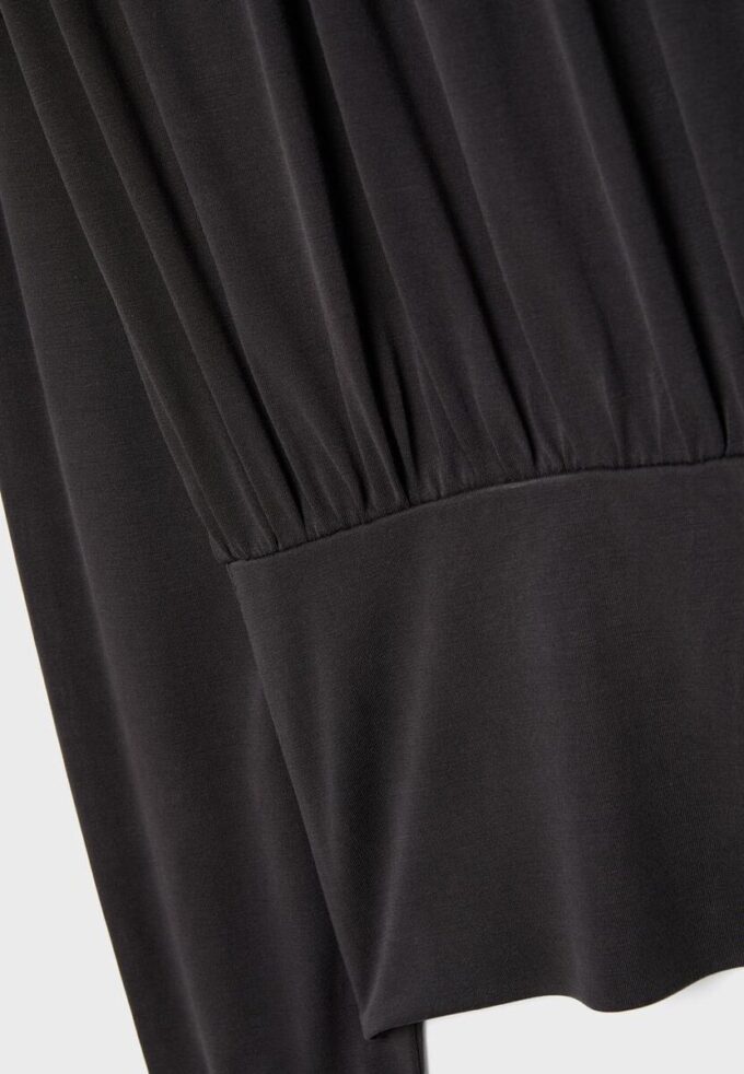 Asymetrické tričko Jemné na dotek