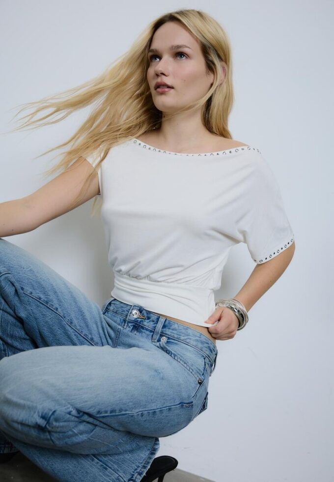 Asymetrické tričko s cvočky