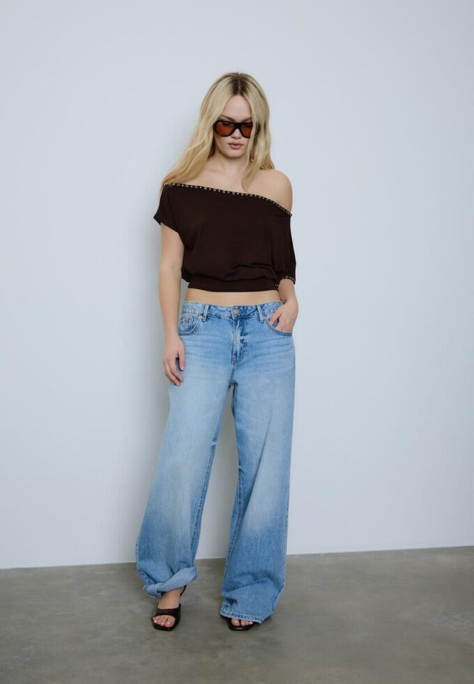 Asymetrické tričko s cvočky