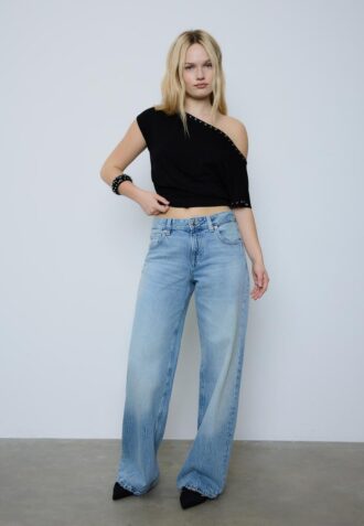 Asymetrické tričko s cvočky