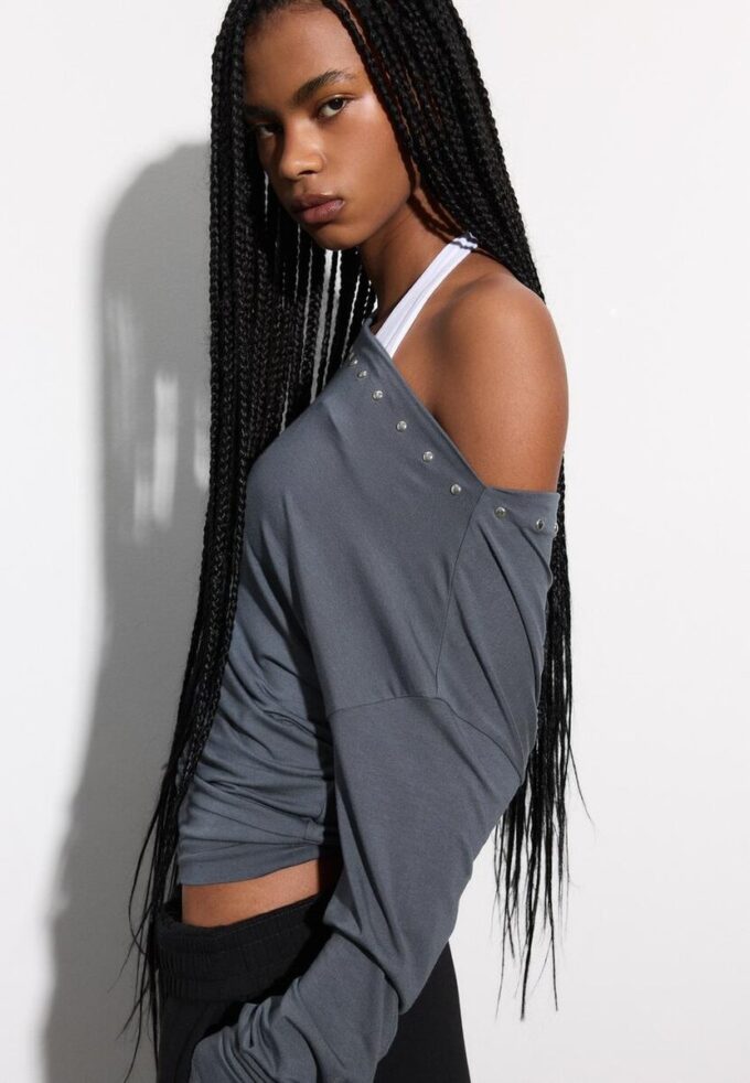 Asymetrické tričko s cvočky