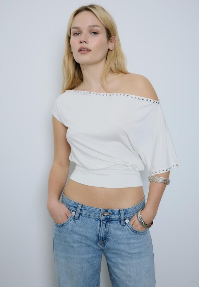 Asymetrické tričko s cvočky