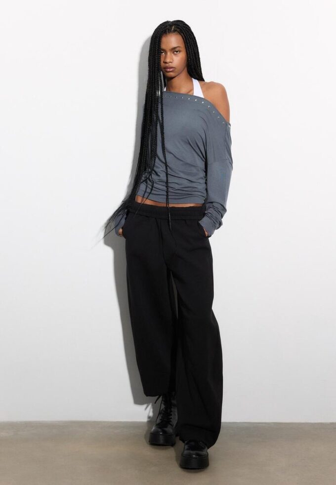 Asymetrické tričko s cvočky