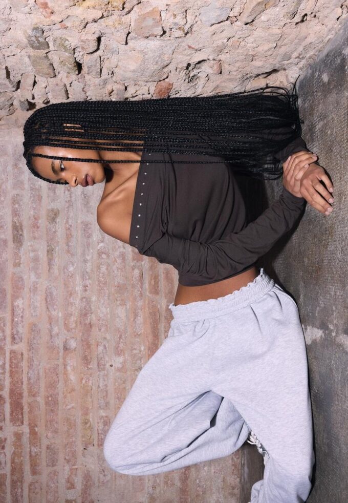 Asymetrické tričko s cvočky