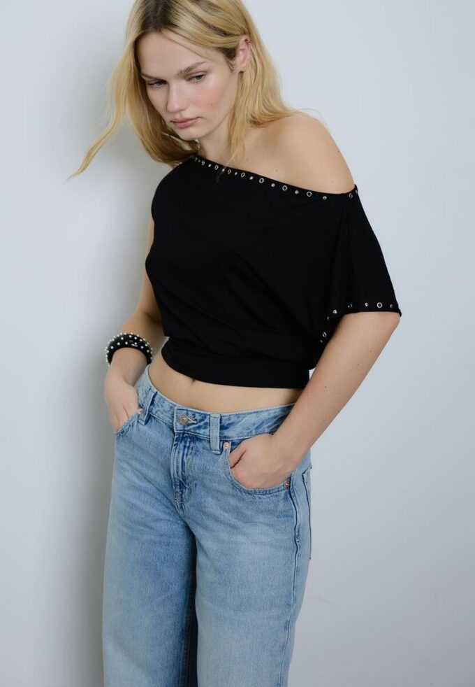 Asymetrické tričko s cvočky Asymetrické tričko s cvočky