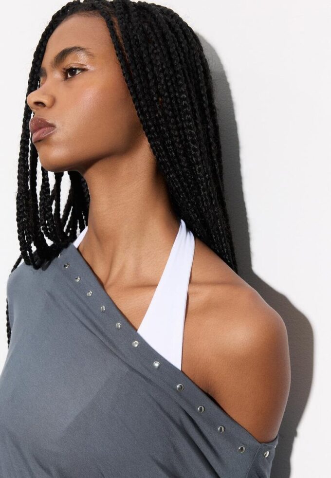 Asymetrické tričko s cvočky