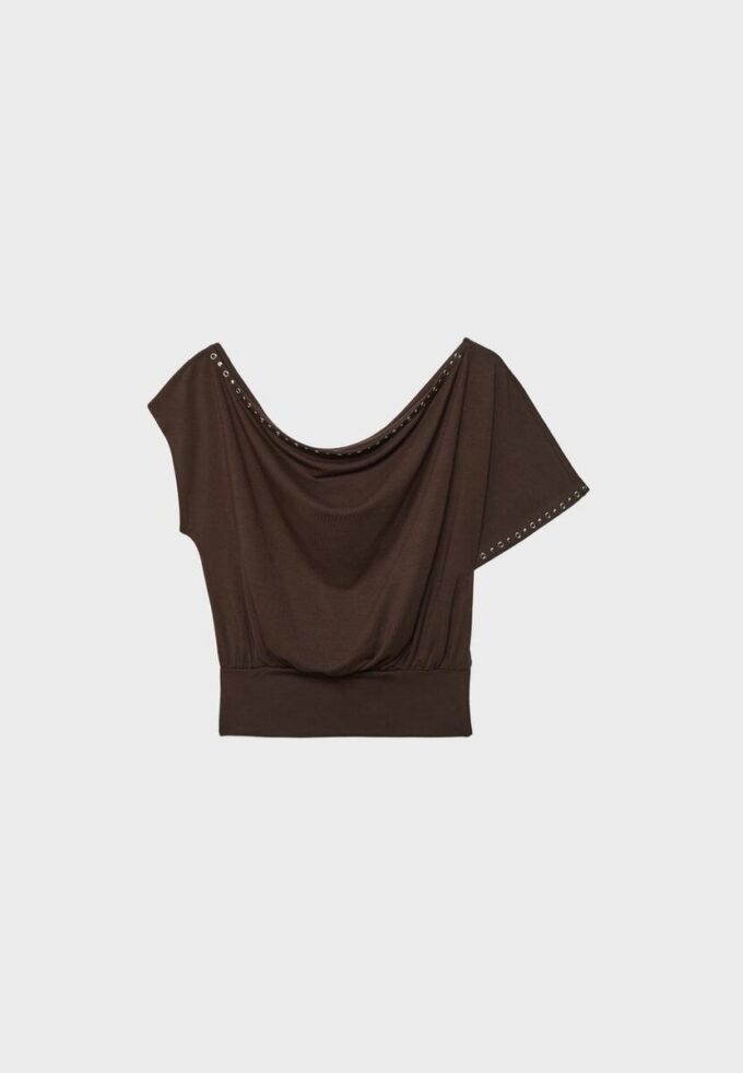 Asymetrické tričko s cvočky