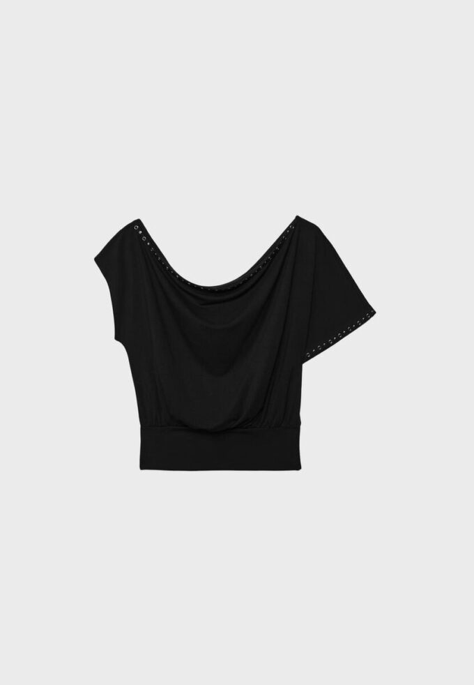 Asymetrické tričko s cvočky Asymetrické tričko s cvočky