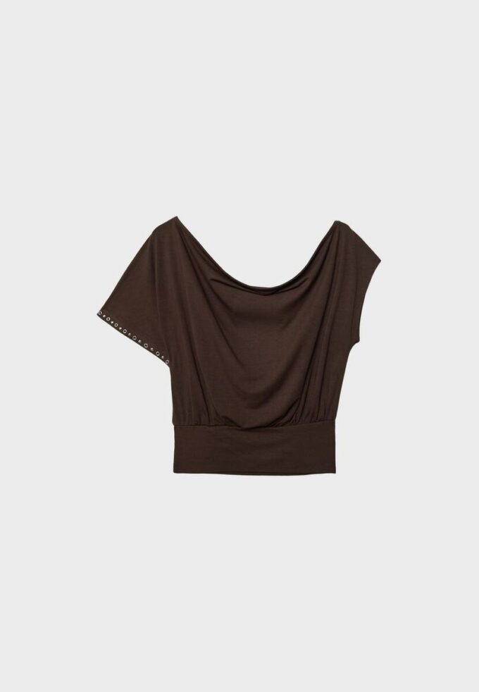 Asymetrické tričko s cvočky