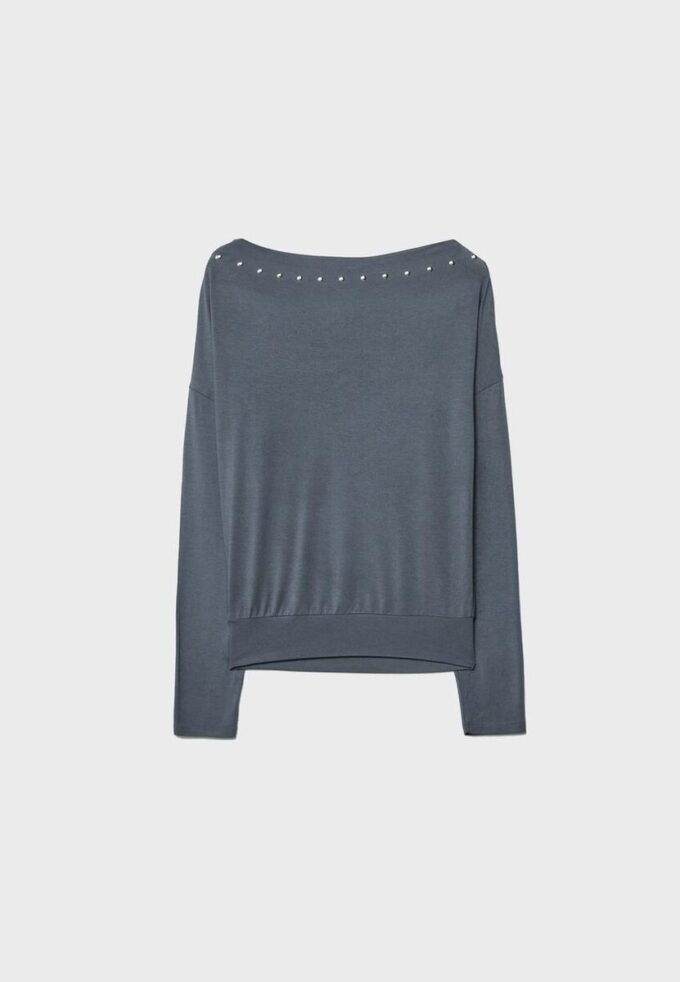 Asymetrické tričko s cvočky