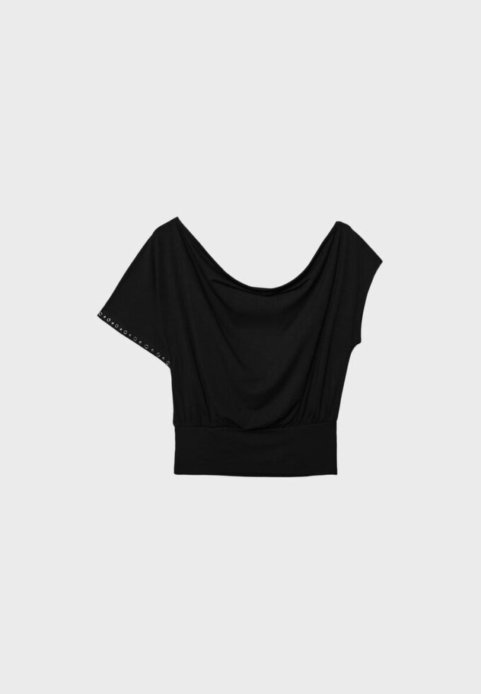 Asymetrické tričko s cvočky Asymetrické tričko s cvočky