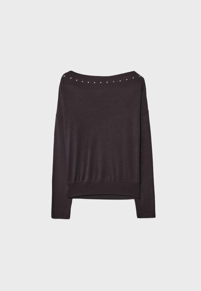 Asymetrické tričko s cvočky