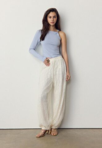 Asymetrické tričko s kovovou sponou