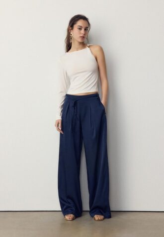 Asymetrické tričko s kovovou sponou