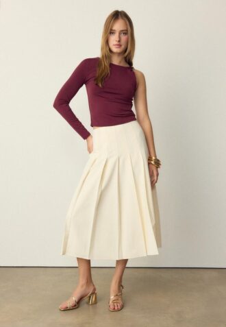 Asymetrické tričko s kovovou sponou