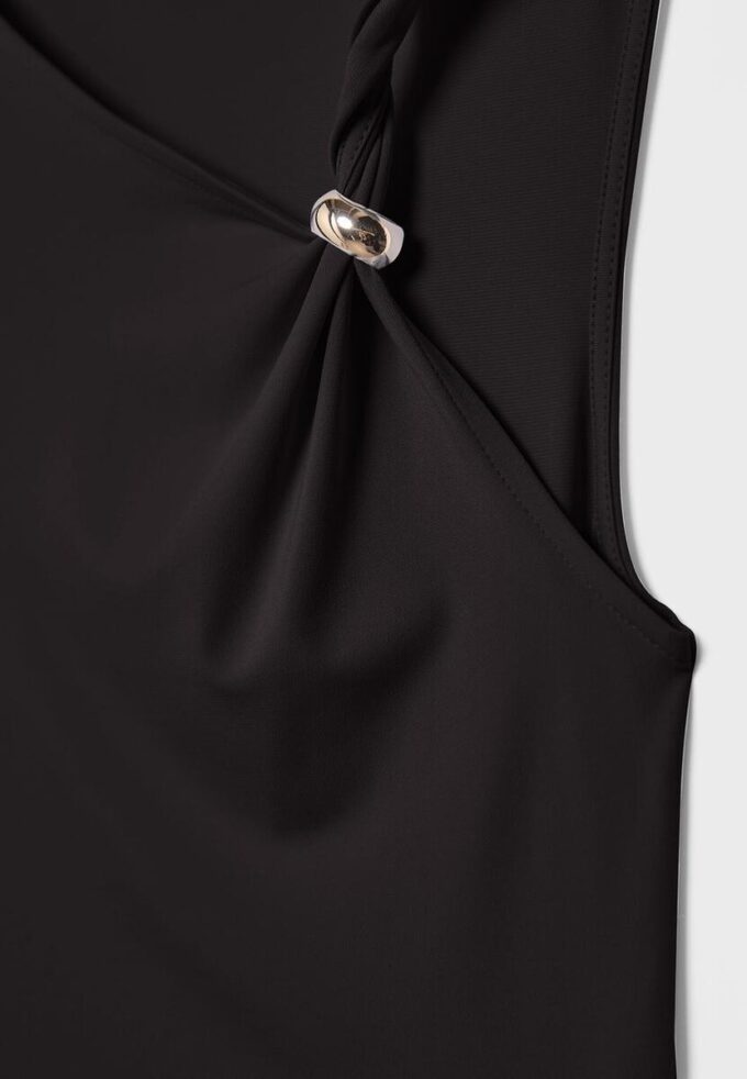 Asymetrické tričko s kovovou sponou