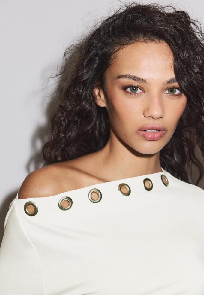 Asymetrické tričko s očky