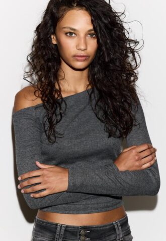 Asymetrické tričko se řaseným detailem