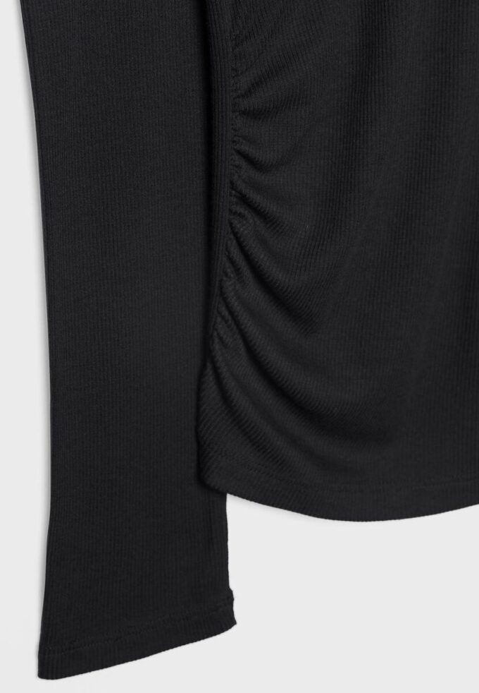 Asymetrické tričko se řaseným detailem Asymetrické tričko se řaseným detailem