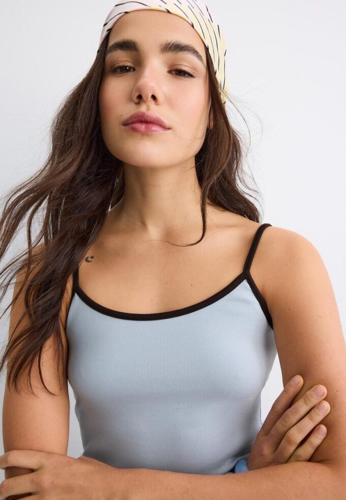 B07 Top s žebrovanými ramínky