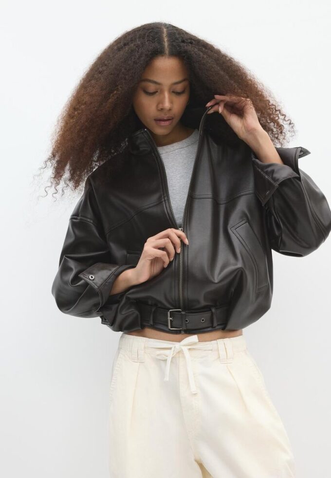 Balonová bunda s efektem kůže a páskem