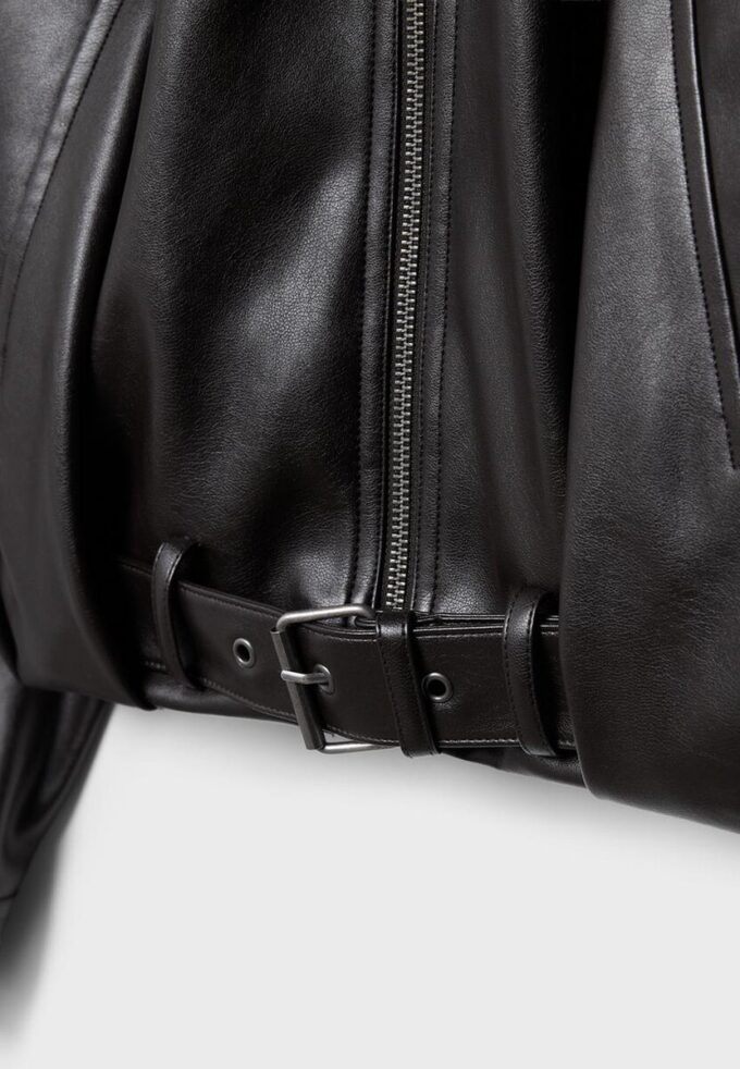 Balonová bunda s efektem kůže a páskem