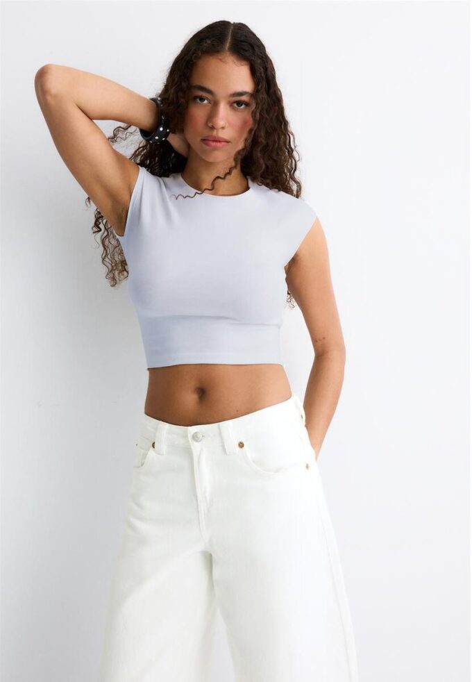 Basic přiléhavé krátké tričko