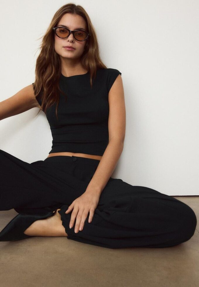 Basic přiléhavé krátké tričko