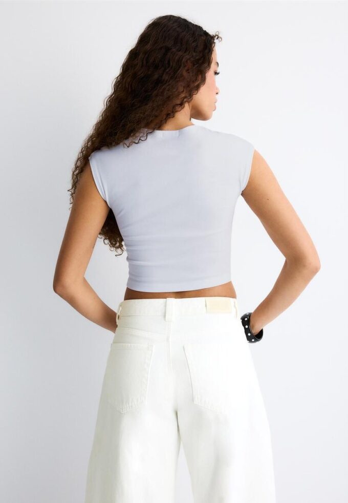 Basic přiléhavé krátké tričko