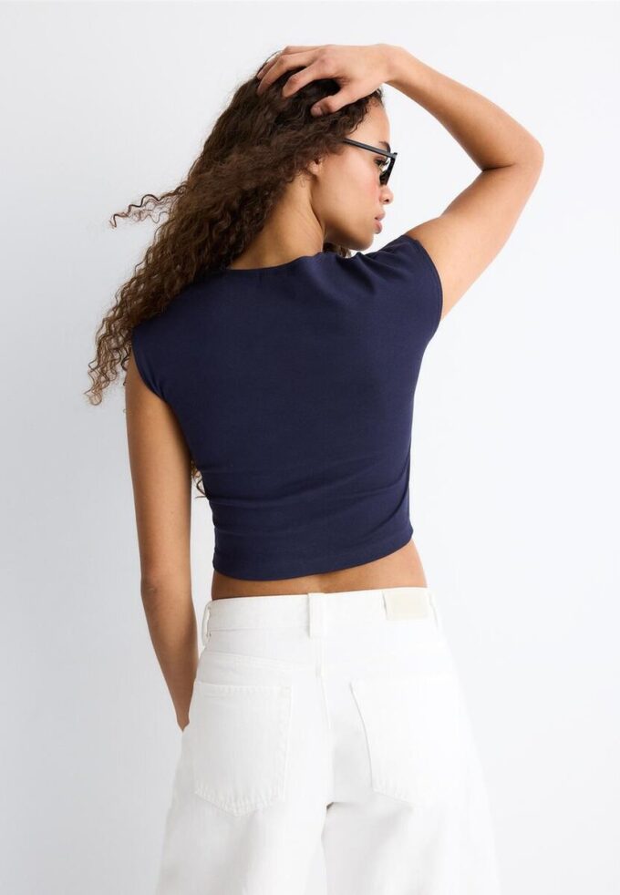 Basic přiléhavé krátké tričko