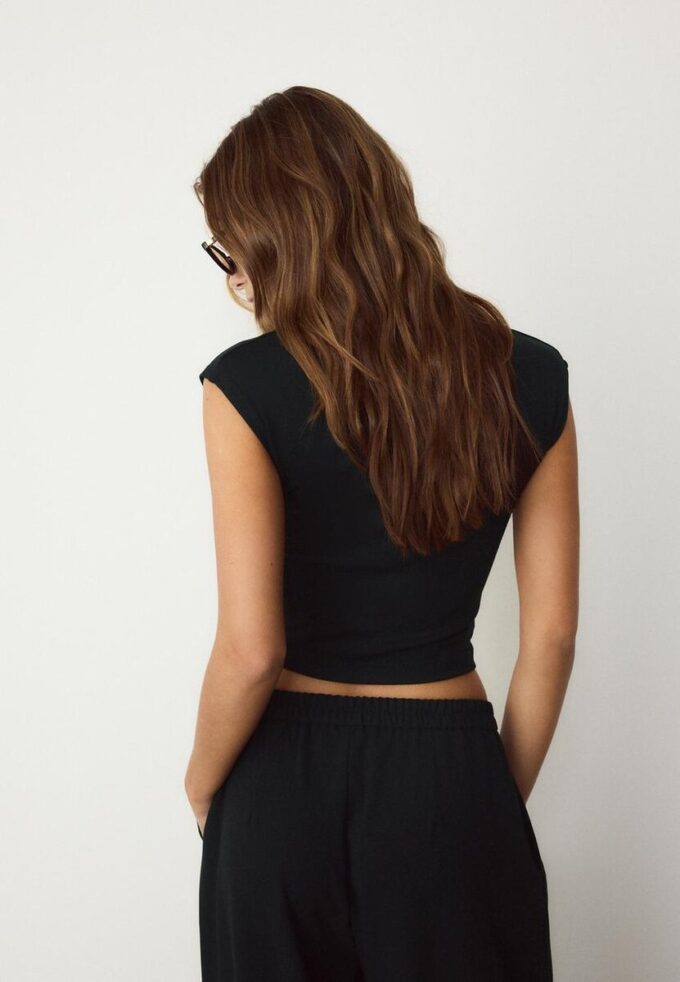 Basic přiléhavé krátké tričko