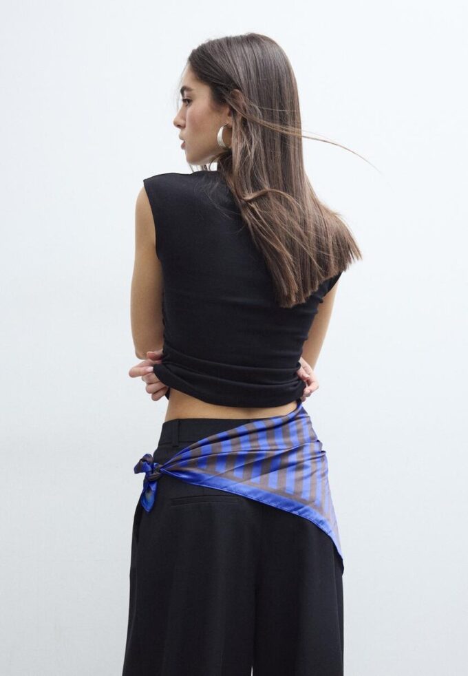 Basic přiléhavé tričko se řasením