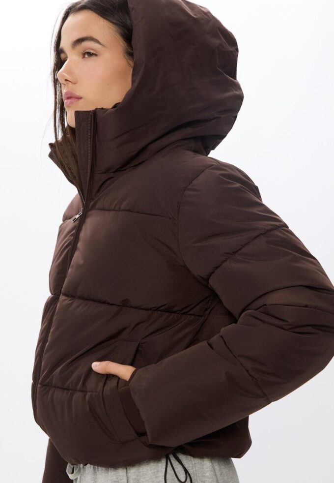 Basic péřová bunda s kapucí