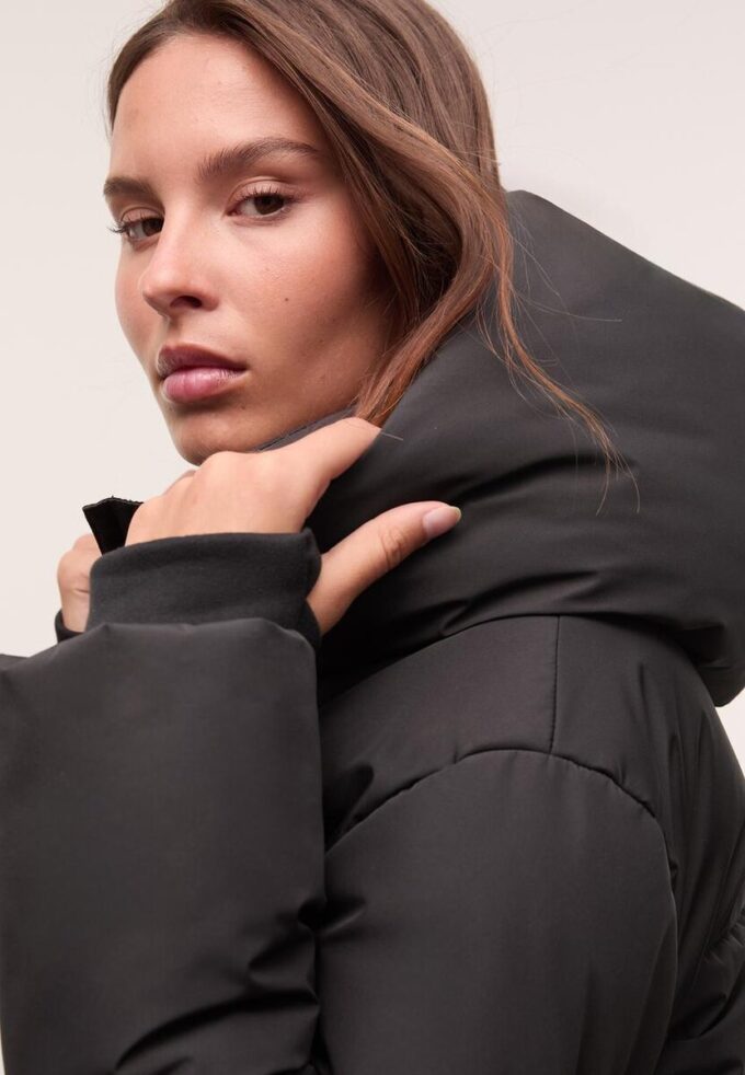 Basic péřová bunda s kapucí